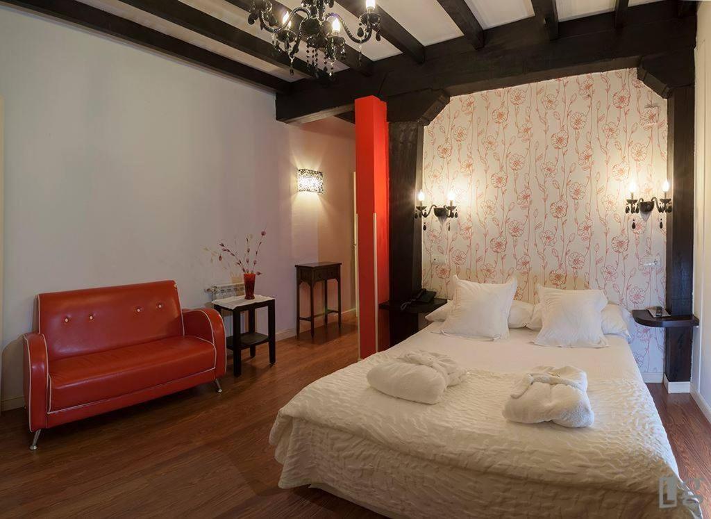 Posada Torre Del Milano Комильяс Экстерьер фото